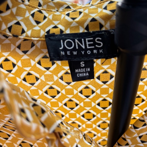 Jones Yellow & Blk Patterned Women’s S Buttoned Up Blouse w/wide Split Cuffs - Picture 8 of 8